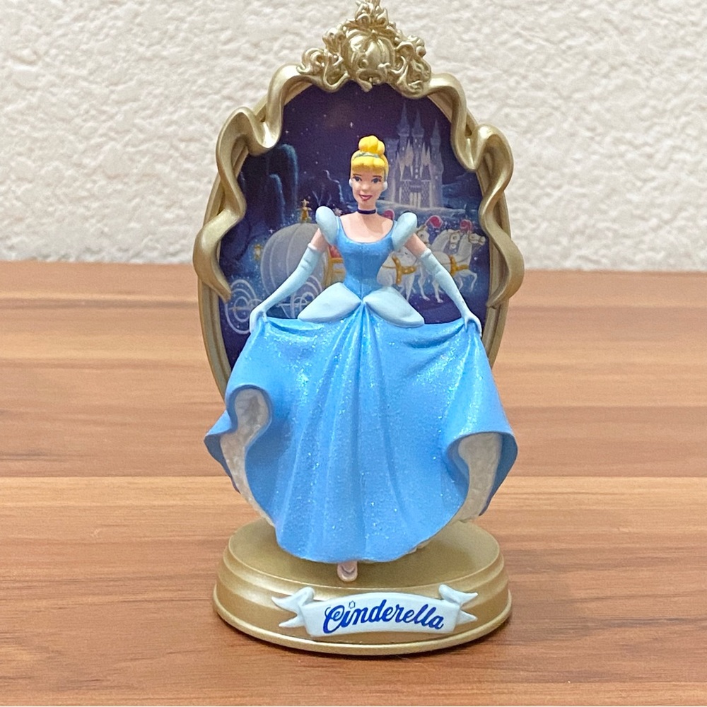 Vintage 1997 DISNEY Hallmark Cinderella  Christmas Tree Ornament